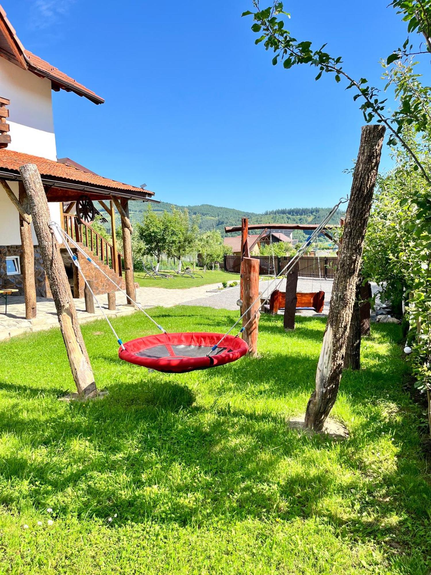 Villa Casa De Sub Hora Zărneşti Exterior foto